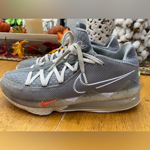 Nike Lebron 17 - Picture 2 of 11